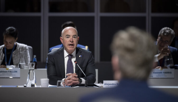 Congreso de EEUU aprueba someter a juicio político al Jefe de Seguridad Nacional de Biden