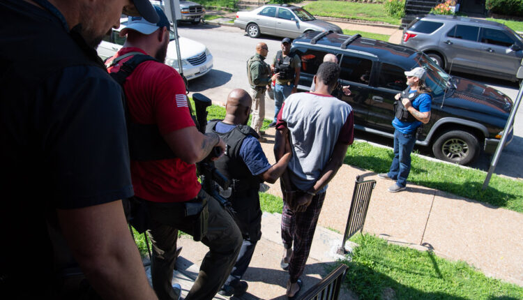 ICE arresta a 366 inmigrantes con condenas penales en gran operativo nacional