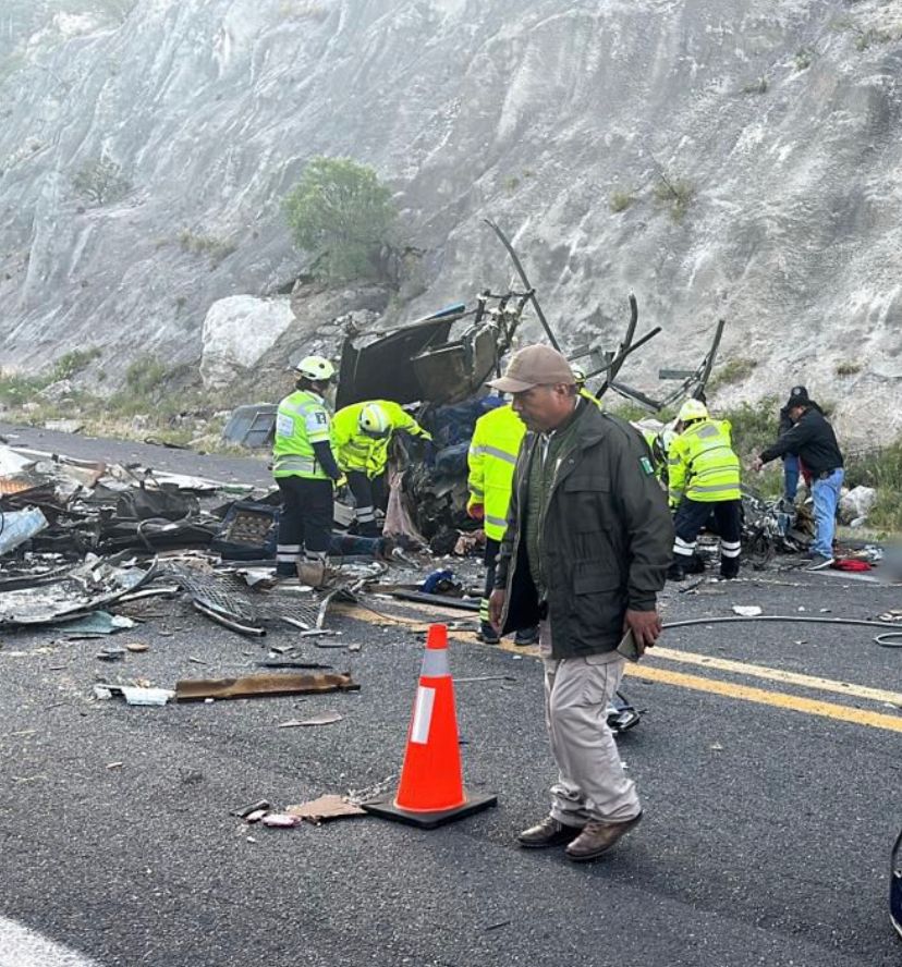 Autoridades confirman que 15 mexicanos y un venezolano murieron en accidente vial en Oaxaca