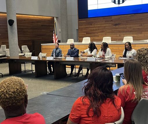 Ayuntamiento de Kansas City, Missouri, discute ordenanzas para frenar la violencia armada