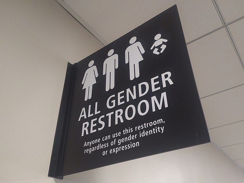 Fiscal general de Missouri demanda a distrito escolar por ocultar política de uso del baño “transgénero”