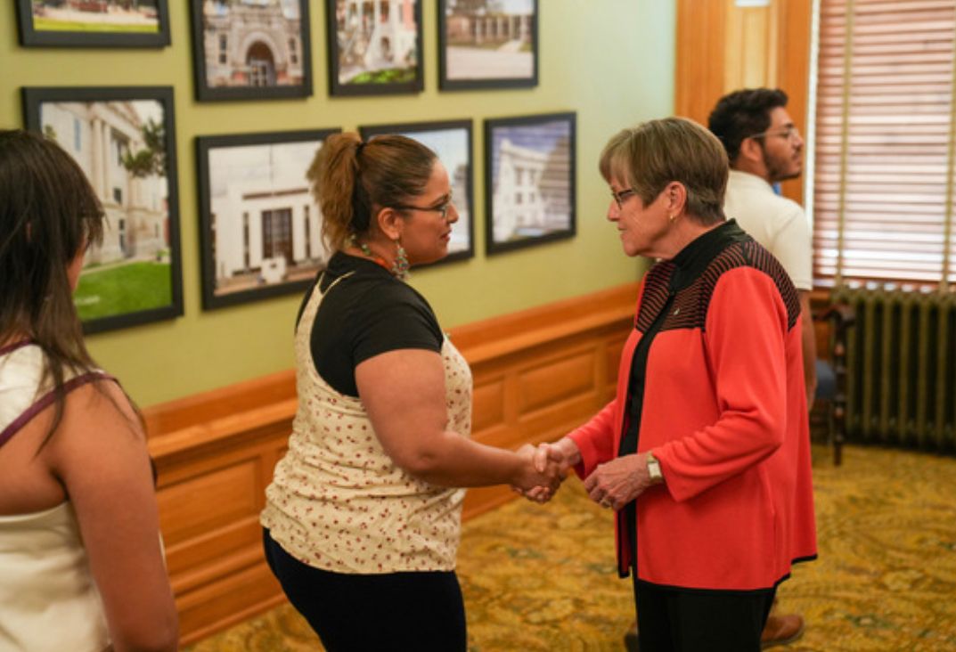 Gobernadora Kelly proclama el "Mes de la Herencia Hispana" en Kansas a partir del 15Sep