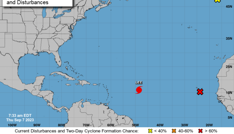 "Lee" se intensifica a huracán y activan "código Whiskey" en Puerto Rico e Islas del Caribe