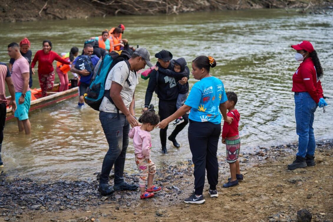 Familias migrantes separadas durante la administración Trump podrán vivir y trabajar en EEUU