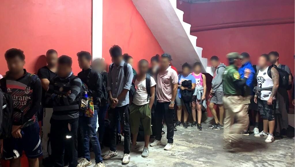 INM localiza a 133 extranjeros en un hotel de Las Choapas