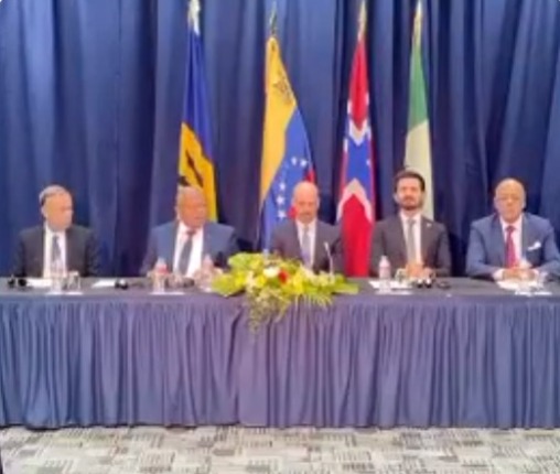 Gobierno y oposición de Venezuela firman en Barbados dos acuerdos parciales, uno sobre garantías electorales