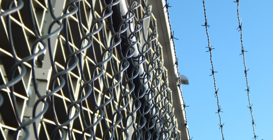 Maestro de escuela de St. Joseph, Missouri, fue arrestado y acusado de sodomía en primer grado