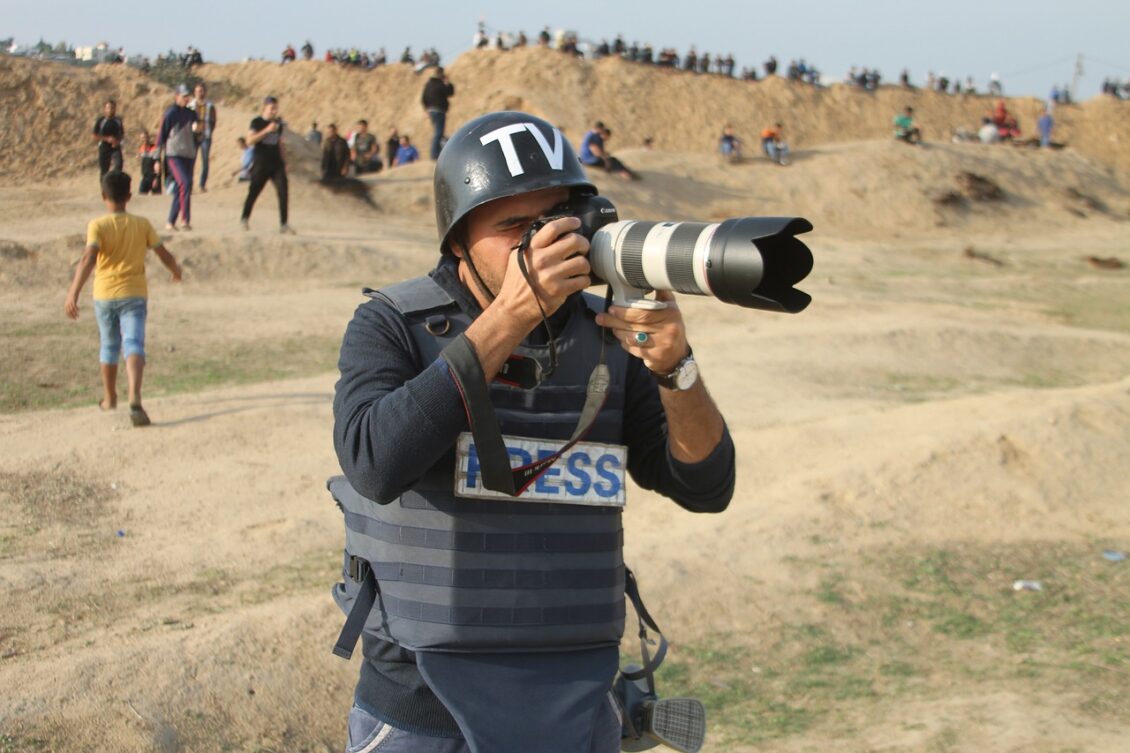 "Todo el mundo es un reportero de guerra": los periodistas que cubren el conflicto entre Israel y Hamás