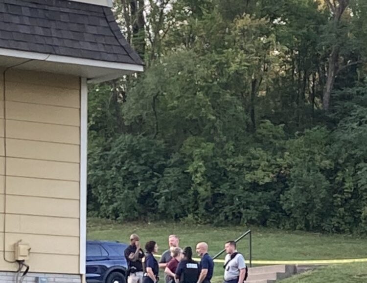 Se entregó a KCPD hombre que estaba atrincherado en un apartamento de Kansas City, Missouri