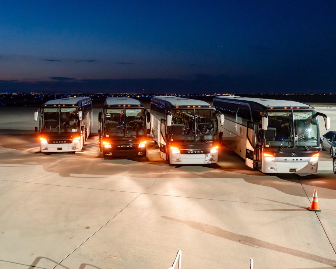 Texas ha transportado en autobús a más de 102.000 migrantes a ciudades santuario
