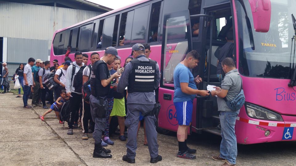 Costa Rica movilizó a más de 14.000 migrantes a través del nuevo “corredor humanitario” con Panamá