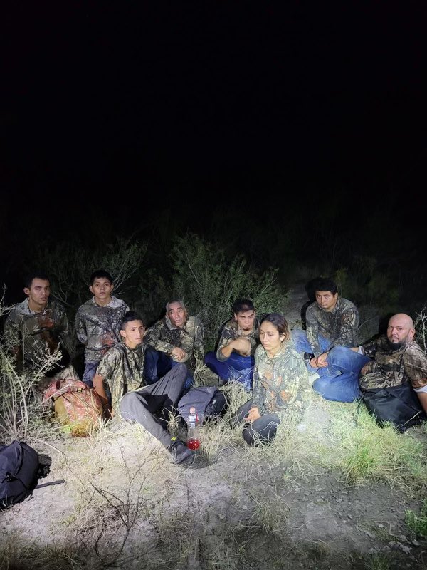 Arrestan a grupos de inmigrantes por invasión de propiedad en el condado Kinney, Texas