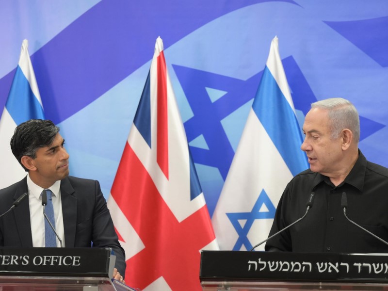 Primer Ministro británico llega a Israel para expresar su firme apoyo a Netanyahu y Herzog