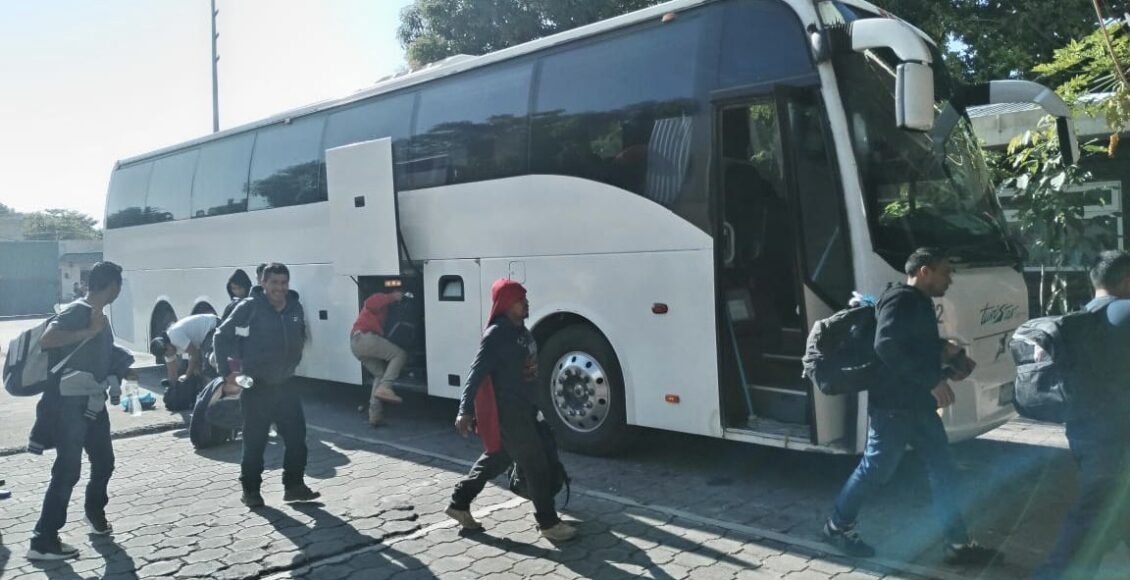 Llegaron al centro de San Marcos unos 65 guatemaltecos retornados