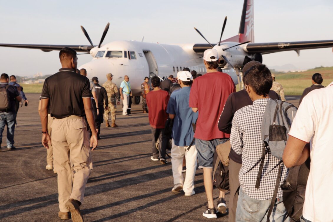 Sale desde Panamá otro vuelo chárter con ciudadanos colombianos que violaron leyes migratorias