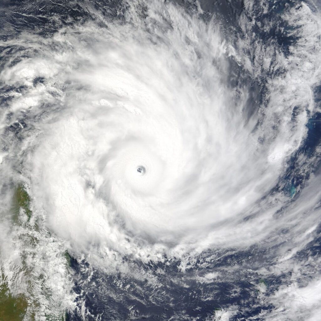 Tormenta tropical Pilar casi inmóvil frente a la costa de Centroamérica, se mantienen las alertas