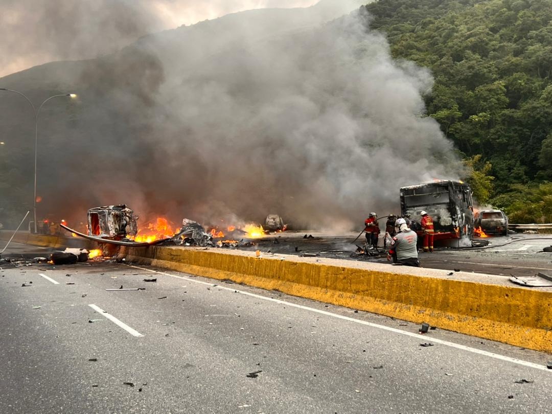Al menos 8 personas murieron tras explosión de gandola en autopista de Venezuela