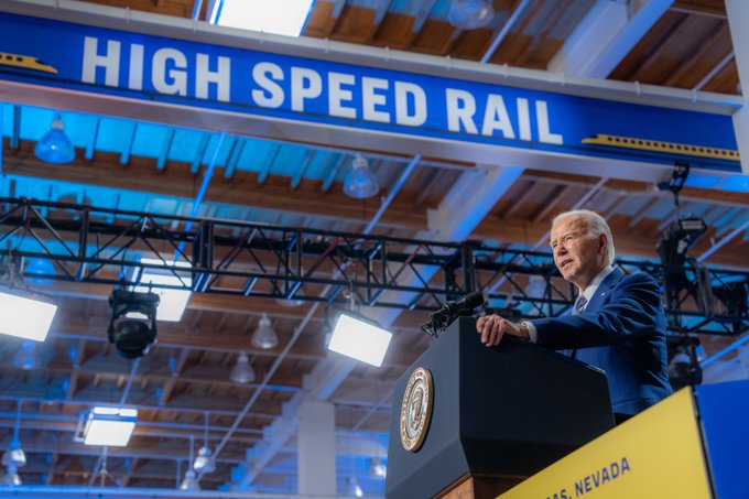 Biden invierte $8.200 millones en nuevos trenes de alta velocidad
