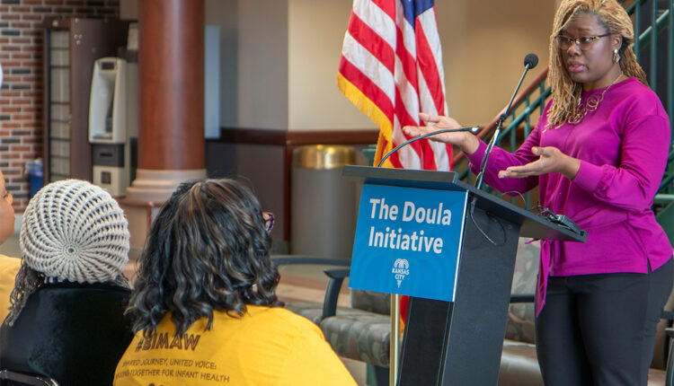 Nuevo programa de Doula llega a Kansas City, Missouri, para ayudar a futuros padres