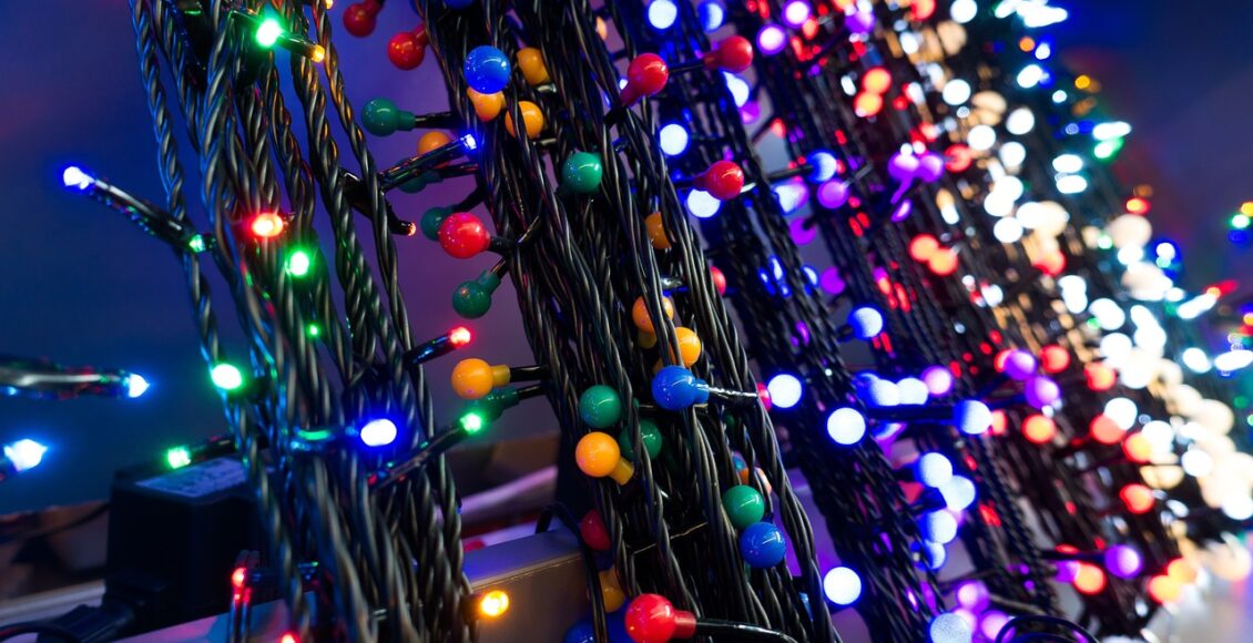 El zoológico de Kansas City, Missouri, ayuda a reciclar las luces navideñas dañadas