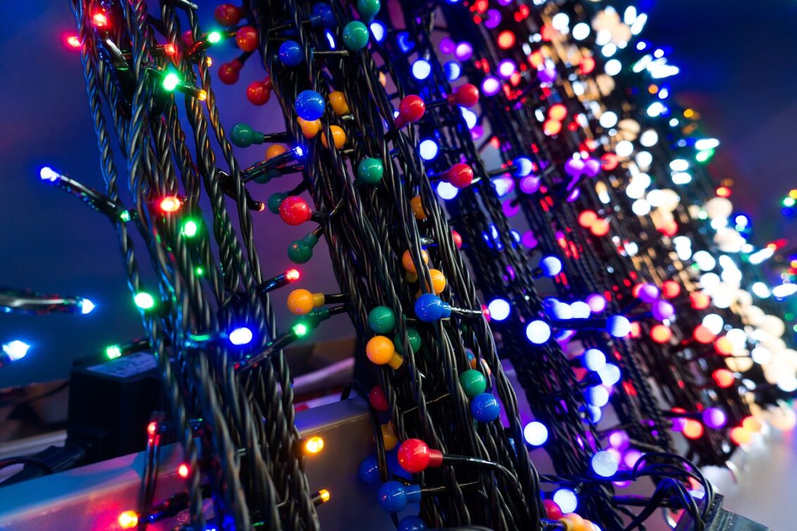 El zoológico de Kansas City, Missouri, ayuda a reciclar las luces navideñas dañadas