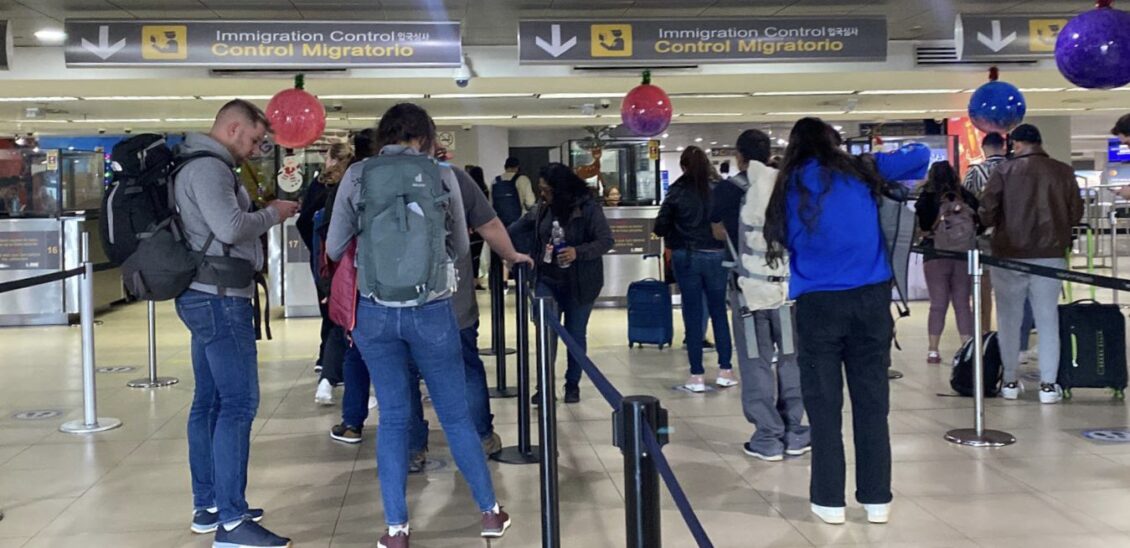 Guatemala recibe a 398 migrantes retornados en tres vuelos desde Estados Unidos y México