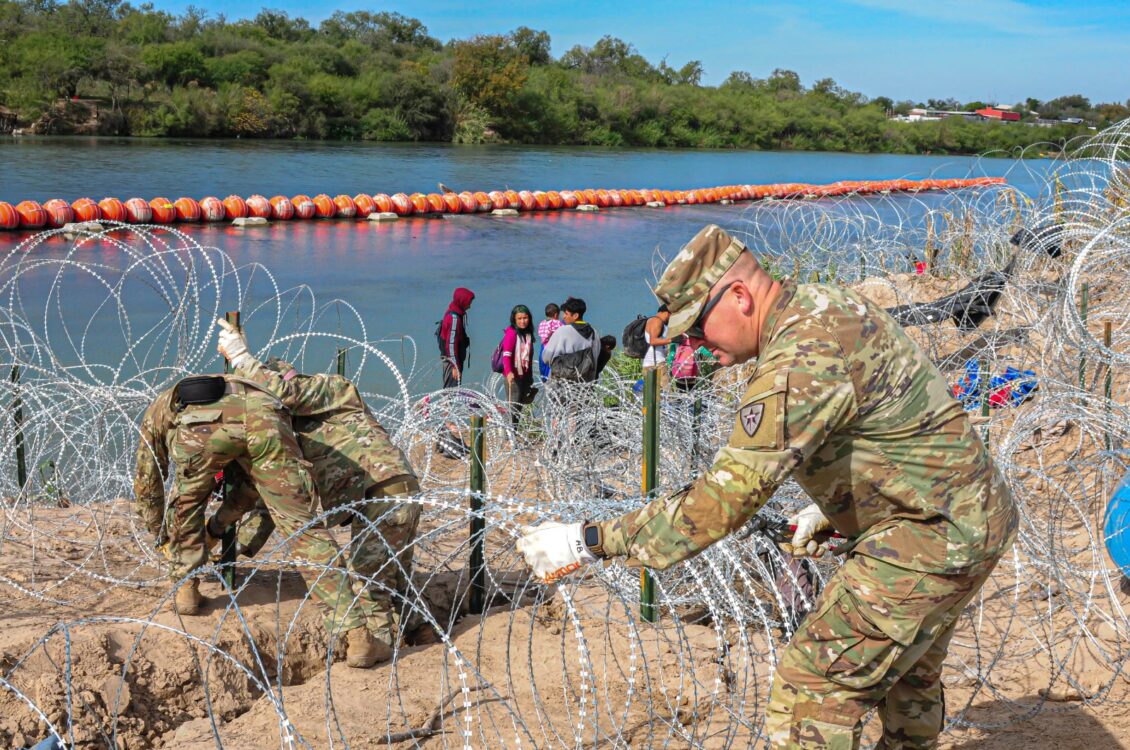 Texas niega que impidió acceso a patrulla fronteriza al Río Grande para salvar a migrantes