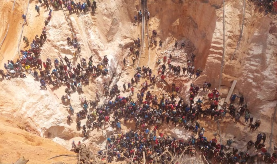 70 personas tapiadas tras derrumbe de mina en La Paragua, al sureste de Venezuela