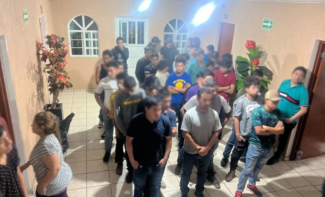 Autoridades localizan a 85 migrantes, entre ellos 19 menores, en un hotel de Guadalajara, México