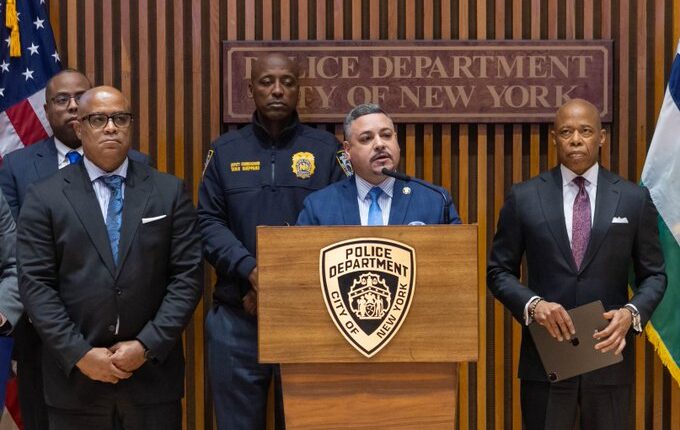 Arrestan a varios migrantes vinculados a ola de robos en la ciudad de Nueva York