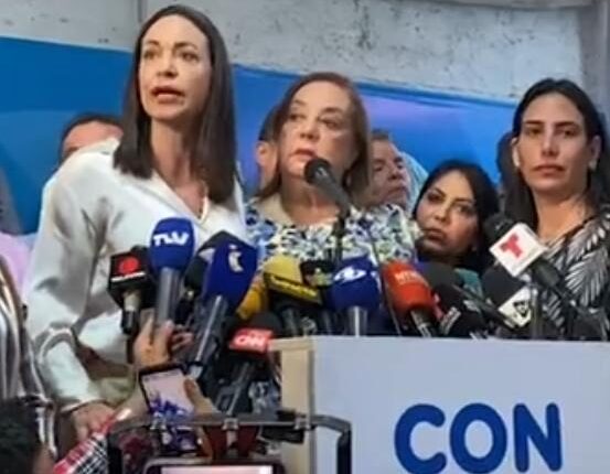 La opositora Maria Corina Machado designa una sustituta para su candidatura presidencial