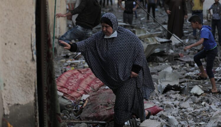 Miles de familias gazatíes huyen de Rafah tras recibir órdenes de evacuación de Israel