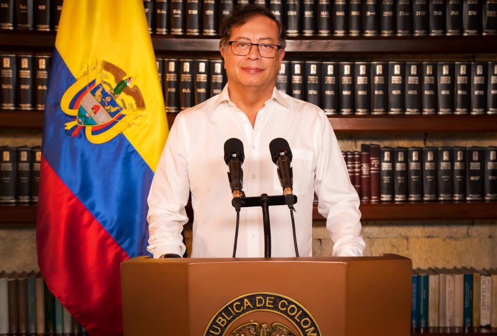 Gobierno de Colombia ordena la expulsión de diplomáticos argentinos tras insultos de Milei a Petro