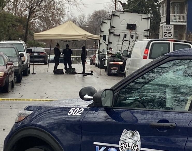 Tiroteo en residencia de Kansas City deja un muerto y un herido