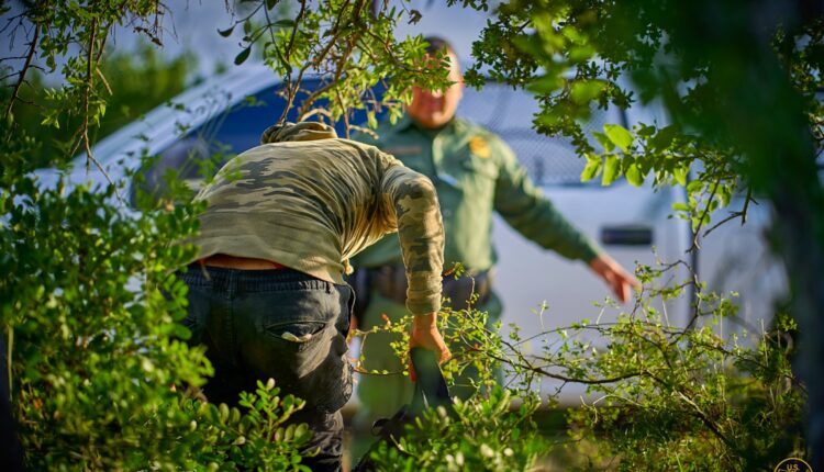 Corte Suprema suspende polémica ley de SB4 de Texas que permite detener y expulsar migrantes