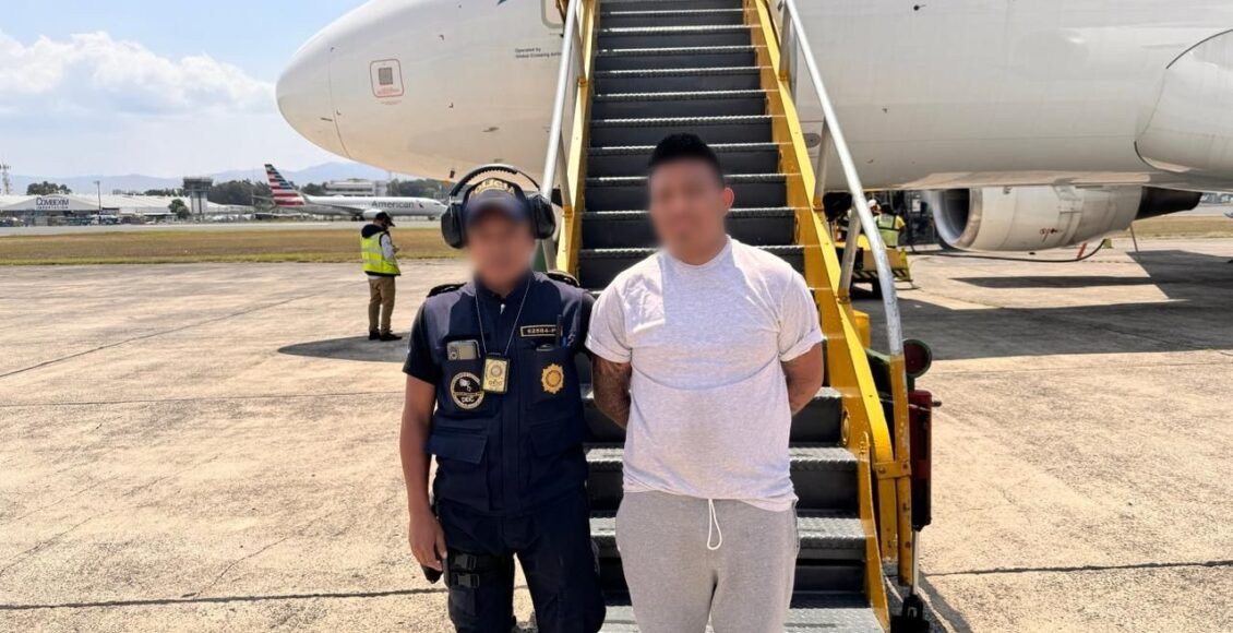 Estados Unidos retorna a 265 migrantes guatemaltecos, cuatro tienen orden de captura vigente