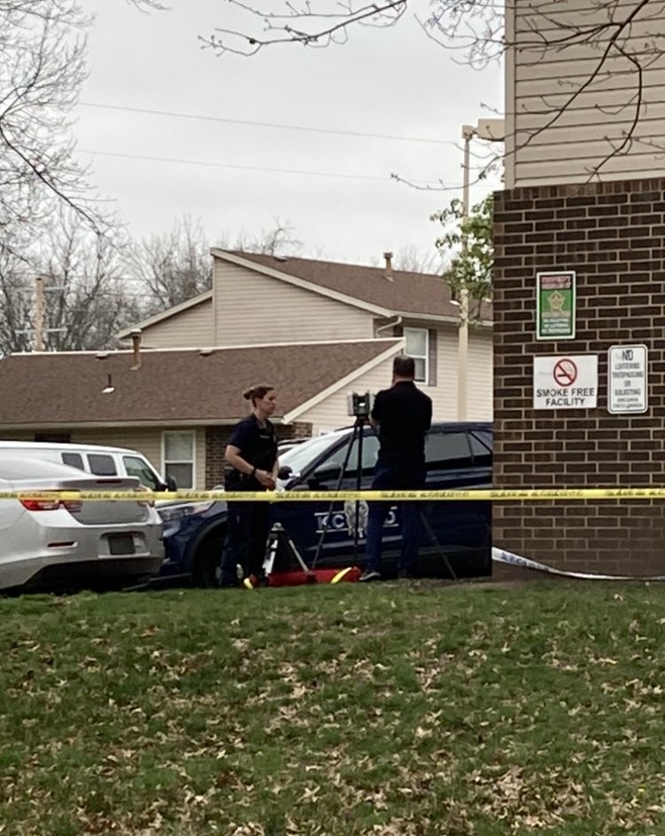 Un hombre muere tras tiroteo en la cuadra 1300 de E 89th de Kansas City, Missouri