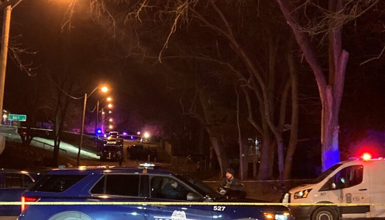 Mujer muere baleada en el interior de una residencia de Kansas City, Missouri