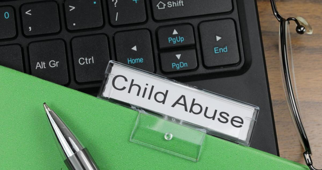 Un maestro fue acusado de pornografía infantil en Missouri