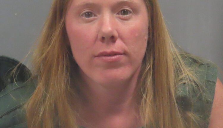 Madre de Missouri acusada de asesinar a sus pequeños hijos: le disparó al niño y ahogó a la niña