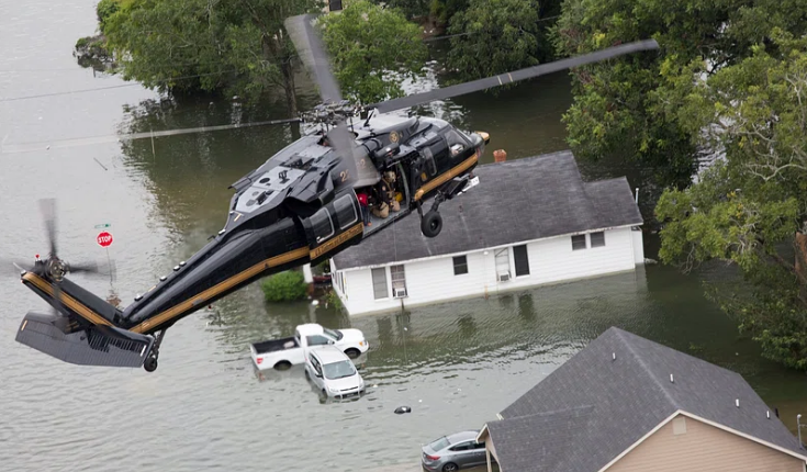 Declaran estado de emergencia al sur de Florida ante graves inundaciones por las lluvias