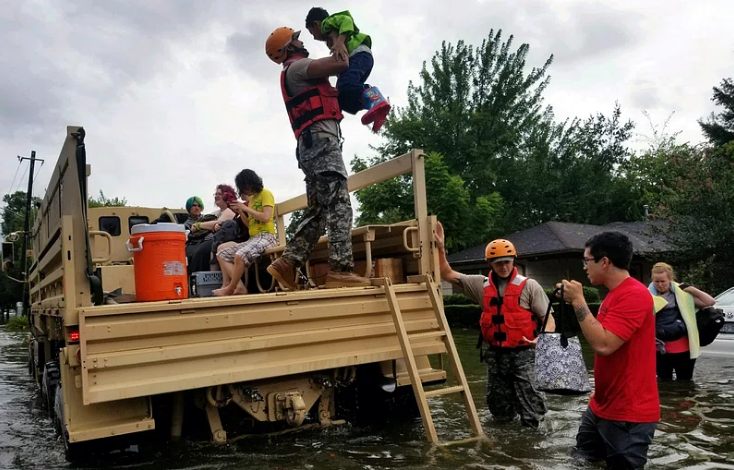 Declaran estado de emergencia al sur de Florida ante graves inundaciones por las lluvias