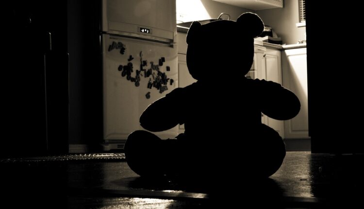 Hombre de Kansas City acusado de violar a menor