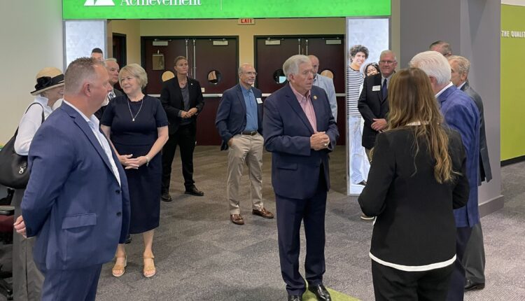 Gobernador Parson viajará al Reino Unido y Bélgica para promover a Missouri como lugar ideal para hacer negocios