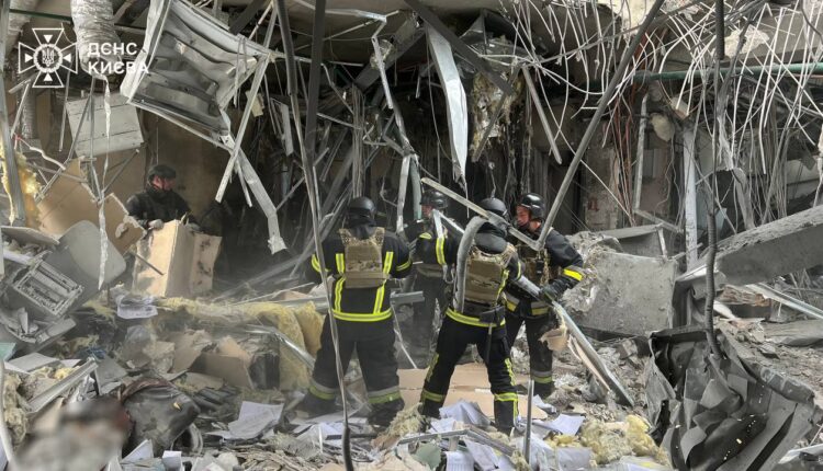 Casi 30 muertos en ataques rusos a ciudades ucranianas y a un hospital infantil en Kiev