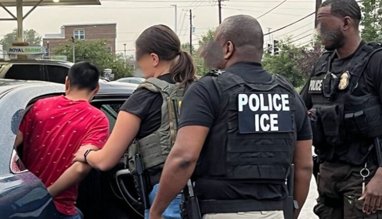 ICE y FBI arrestan a 12 migrantes ligados a grupos criminales