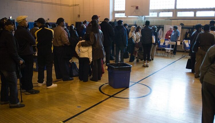 Los estadounidenses están ansiosos y frustrados por la campaña presidencial, según encuesta