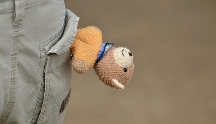 Acusan a empleado federal de Lee's Summit, Missouri, de posesión de pornografía infantil