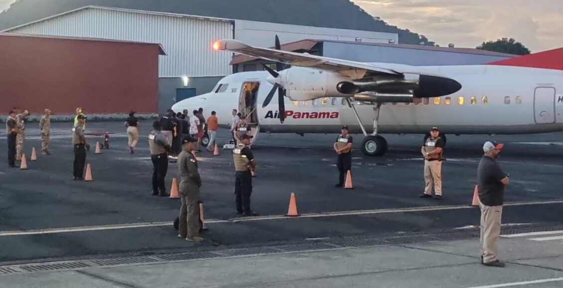 Panamá deporta a grupo de 29 migrantes colombianos