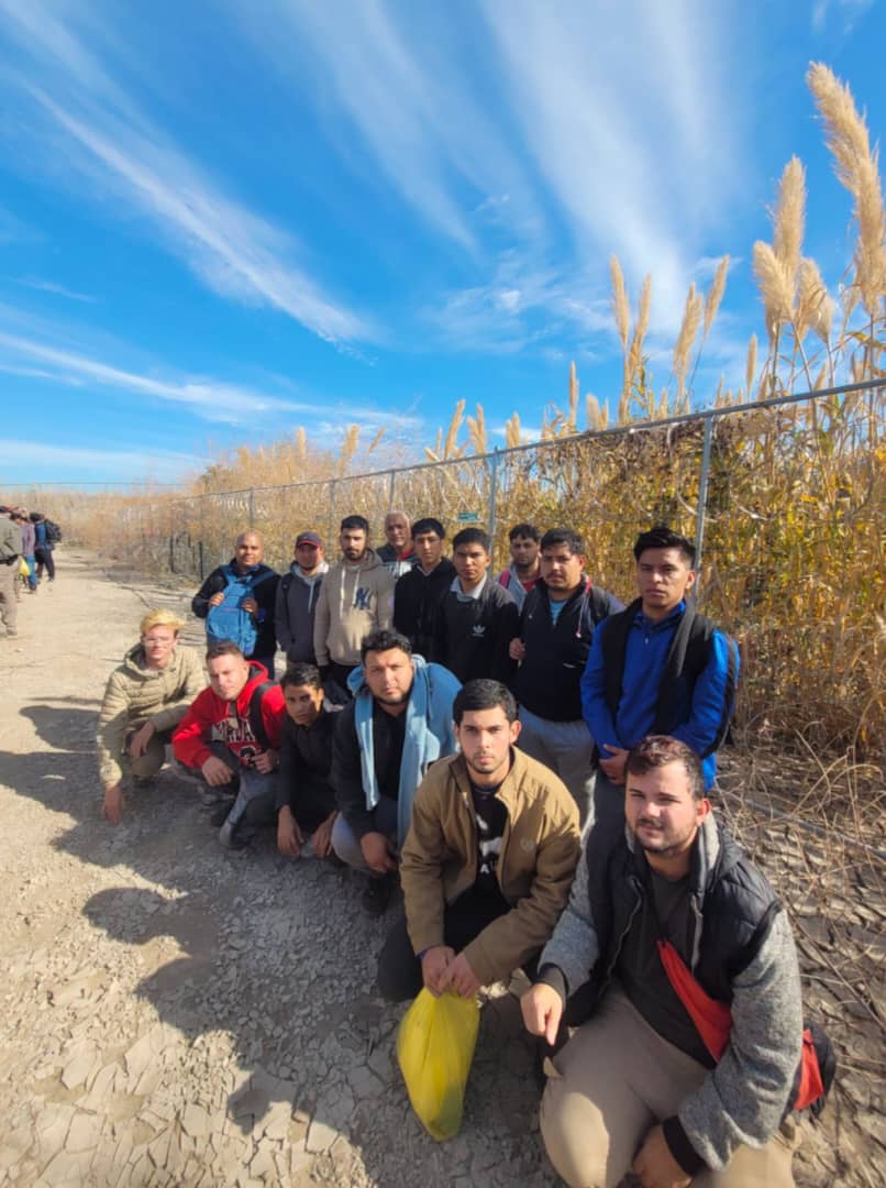 176 migrantes hallados en condado de Maverick, Texas